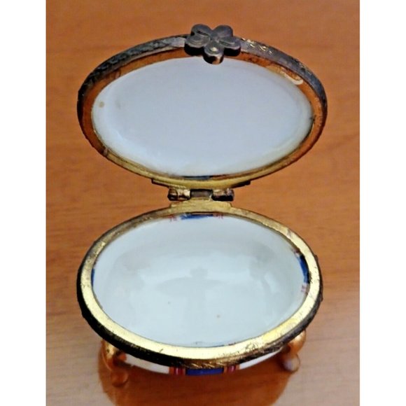Vintage Porcelain Art Trinket Pill Box Hand Painted Small 2" Marked - Picture 3 of 11